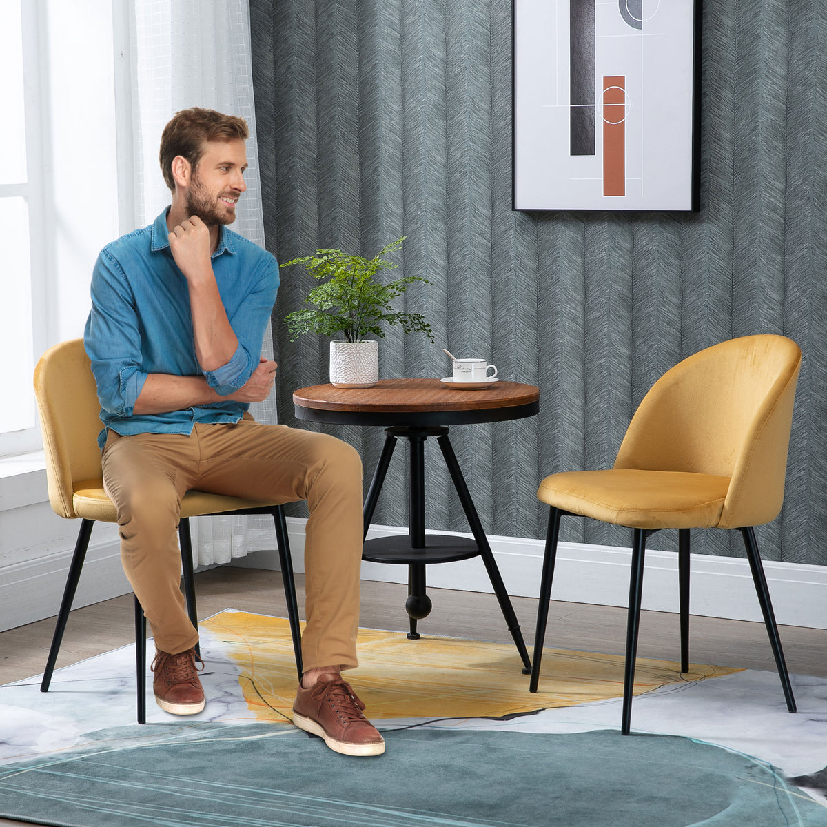 Lot de 2 chaises velours moutarde, pieds métal noir, détail 6