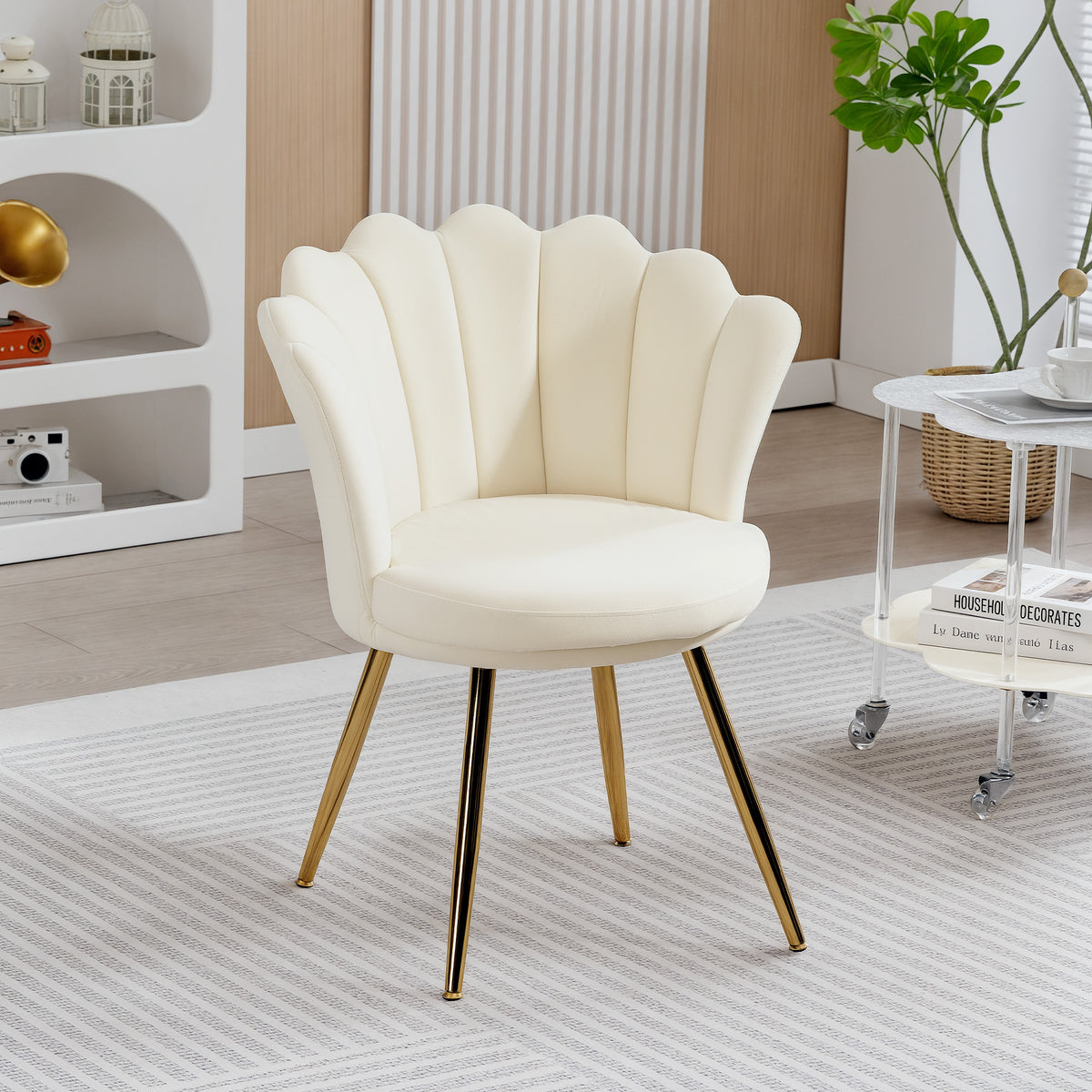 Fauteuil coquillage velours beige, pieds dorés, détail 1