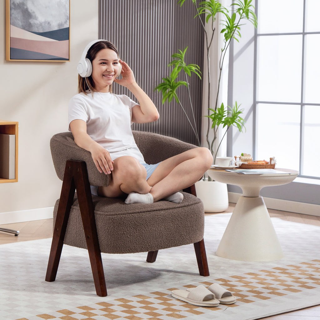 Fauteuil bouclette taupe, pieds bois massif, 70 × 64 × 71 cm, vue 3 – Saint-Oréan
