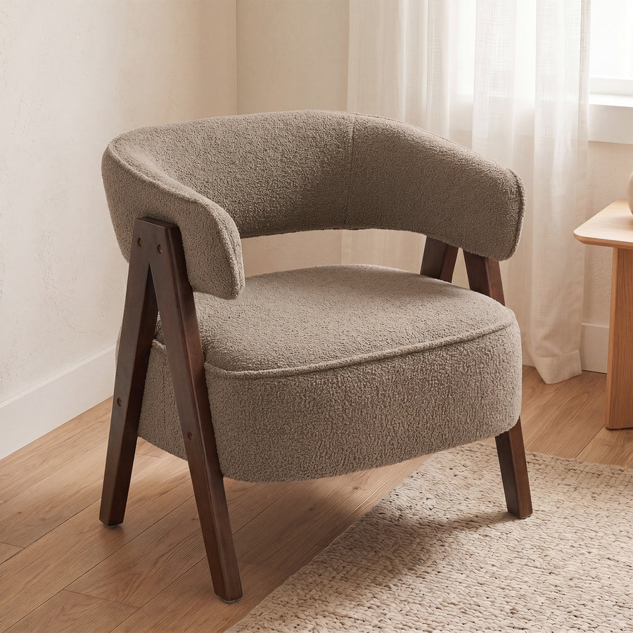 Fauteuil bouclette taupe, pieds bois massif