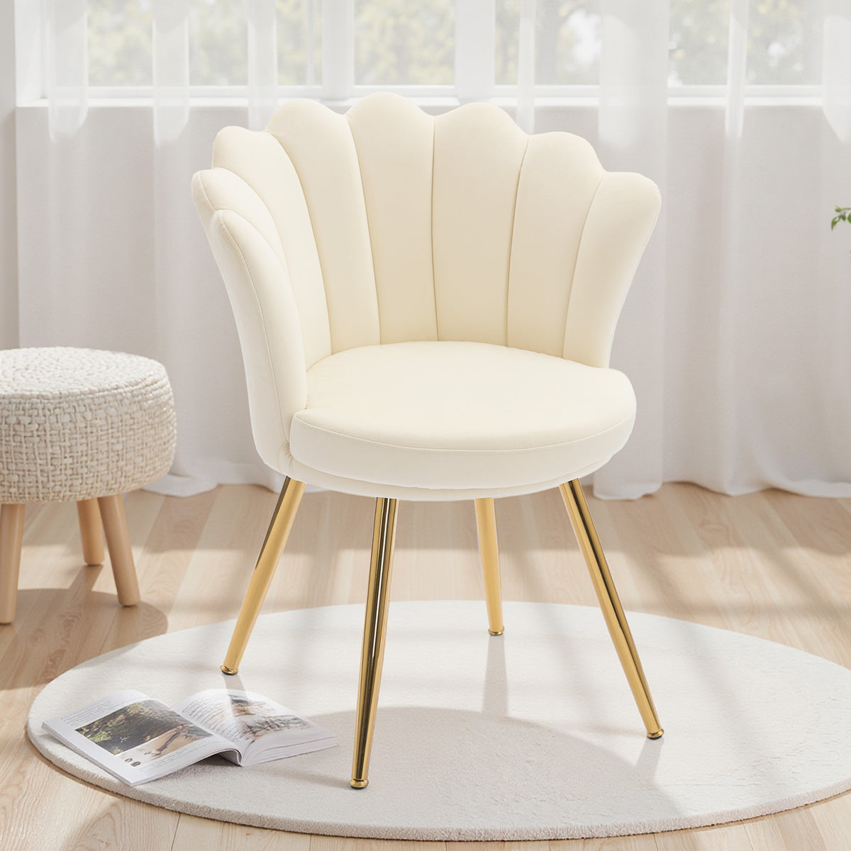 Fauteuil coquillage velours beige, pieds dorés, détail 4