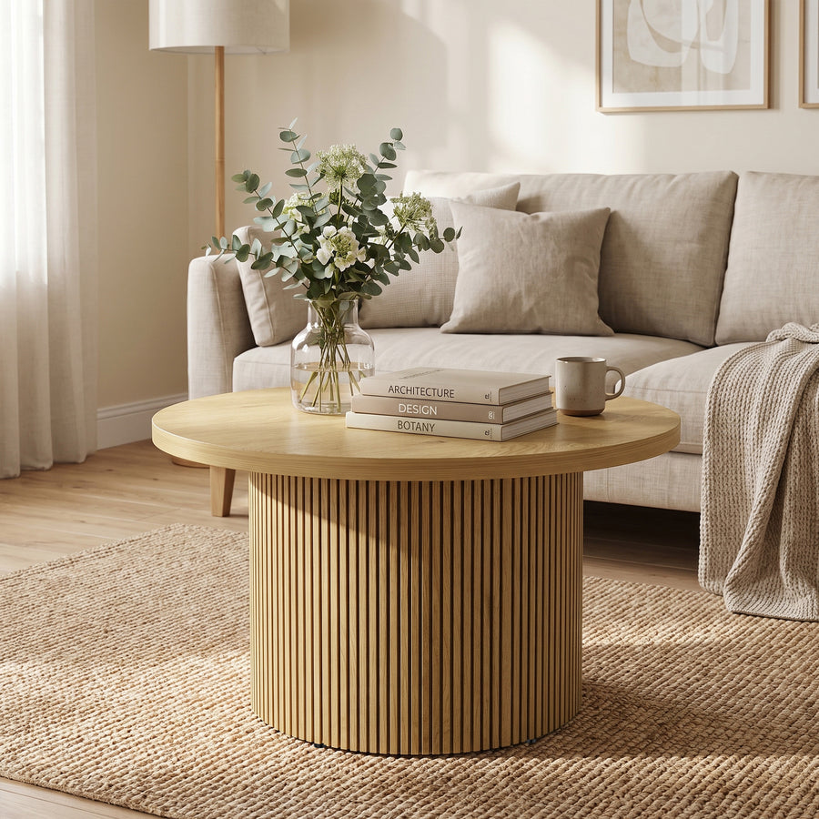 Table basse ronde à piètement cannelé, finition bois naturel
