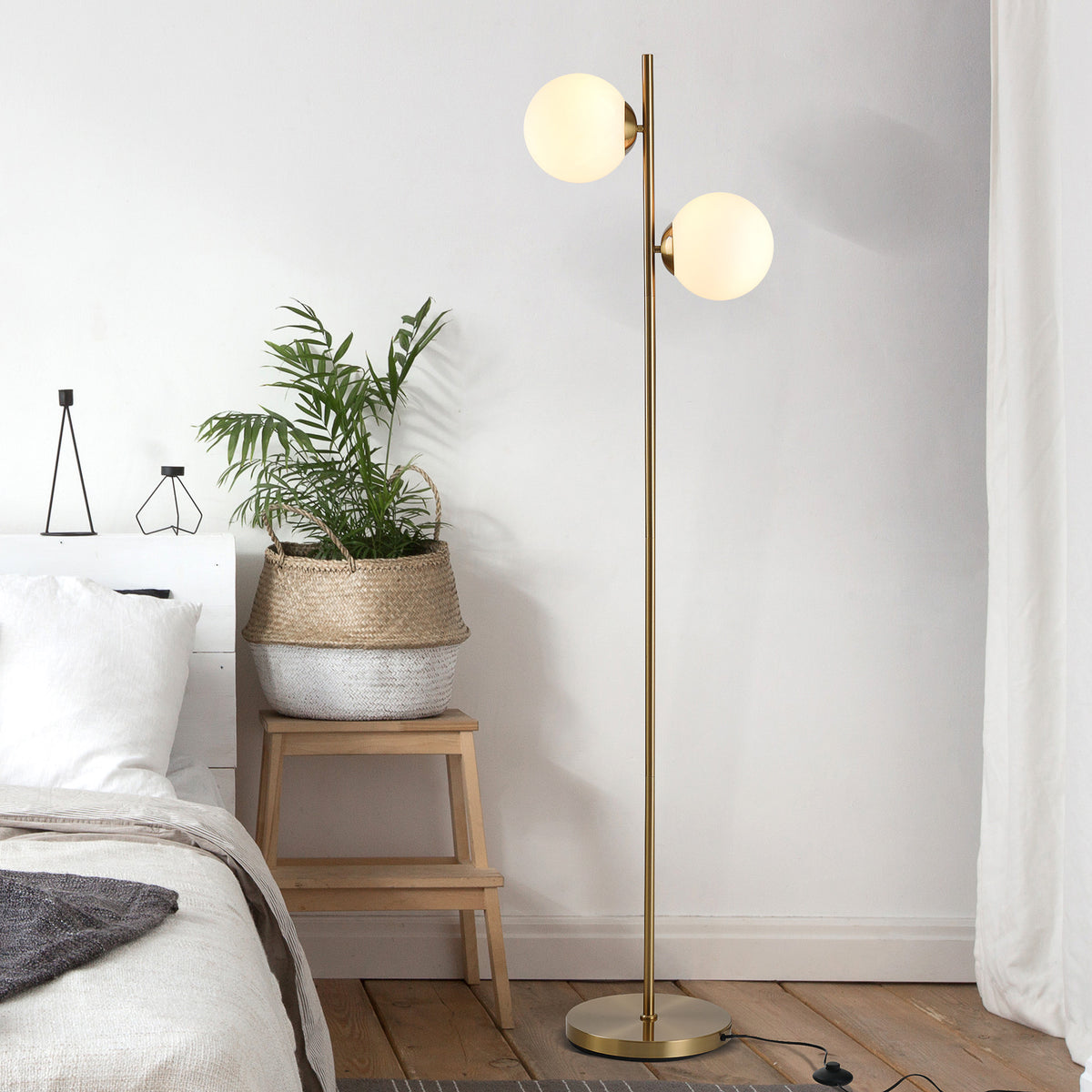 Lampadaire laiton 2 globes en verre, 165 cm, détail 2