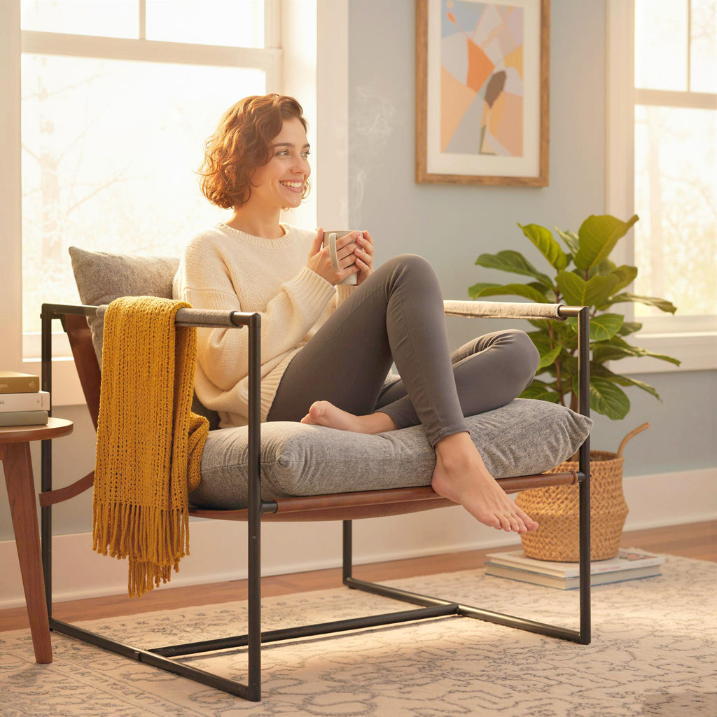 Fauteuil bouclette gris clair, structure acier noir, détail 5