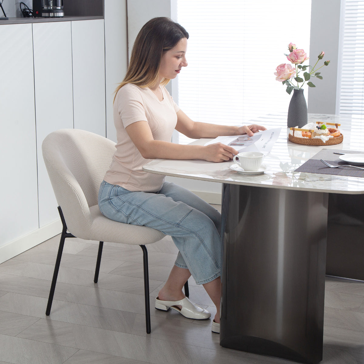 Lot de 2 chaises velours côtelé crème, pieds acier, détail 2