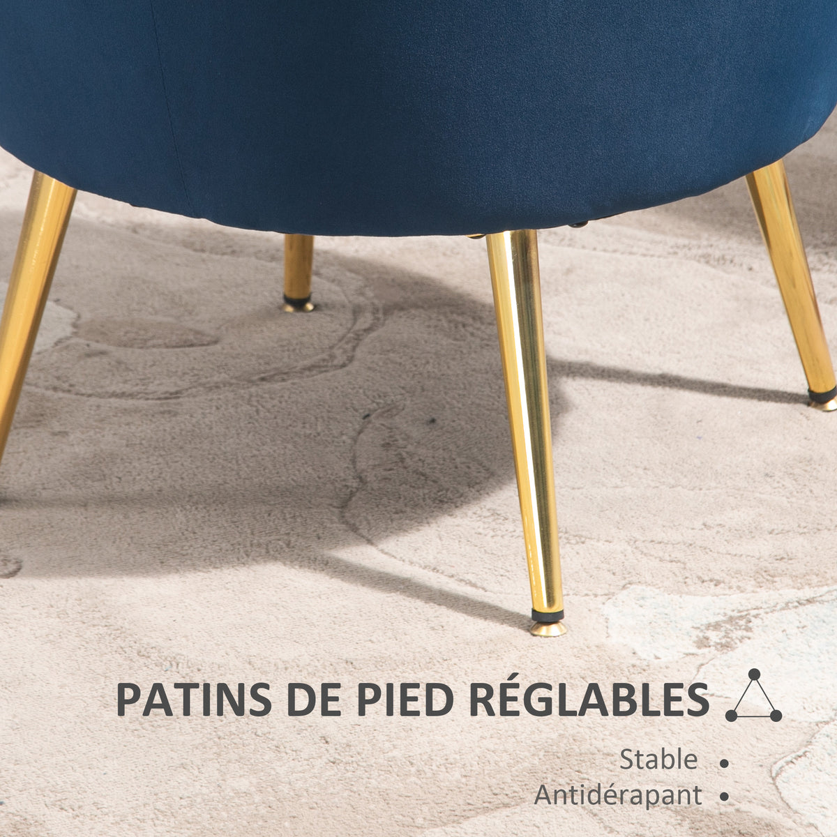 Fauteuil coquillage velours bleu marine, pieds dorés, détail 5